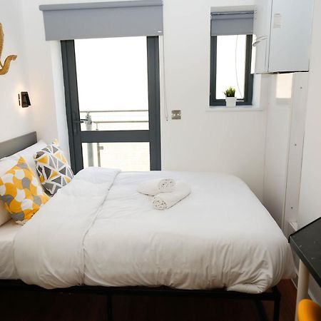 לונדון New Luxury Apartments In Central Location Next To Shops, Cafes, Bars & Metro מראה חיצוני תמונה