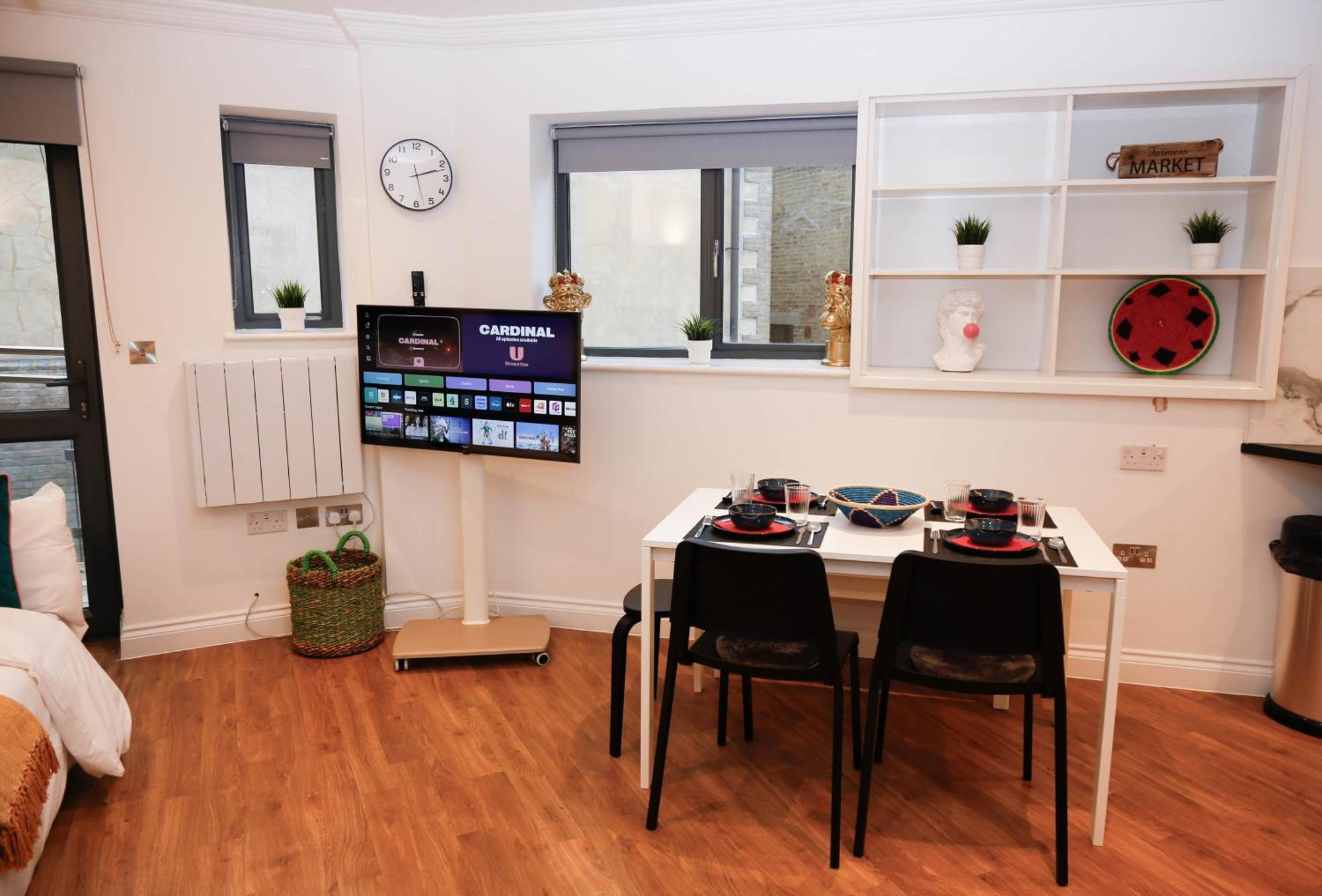 לונדון New Luxury Apartments In Central Location Next To Shops, Cafes, Bars & Metro מראה חיצוני תמונה