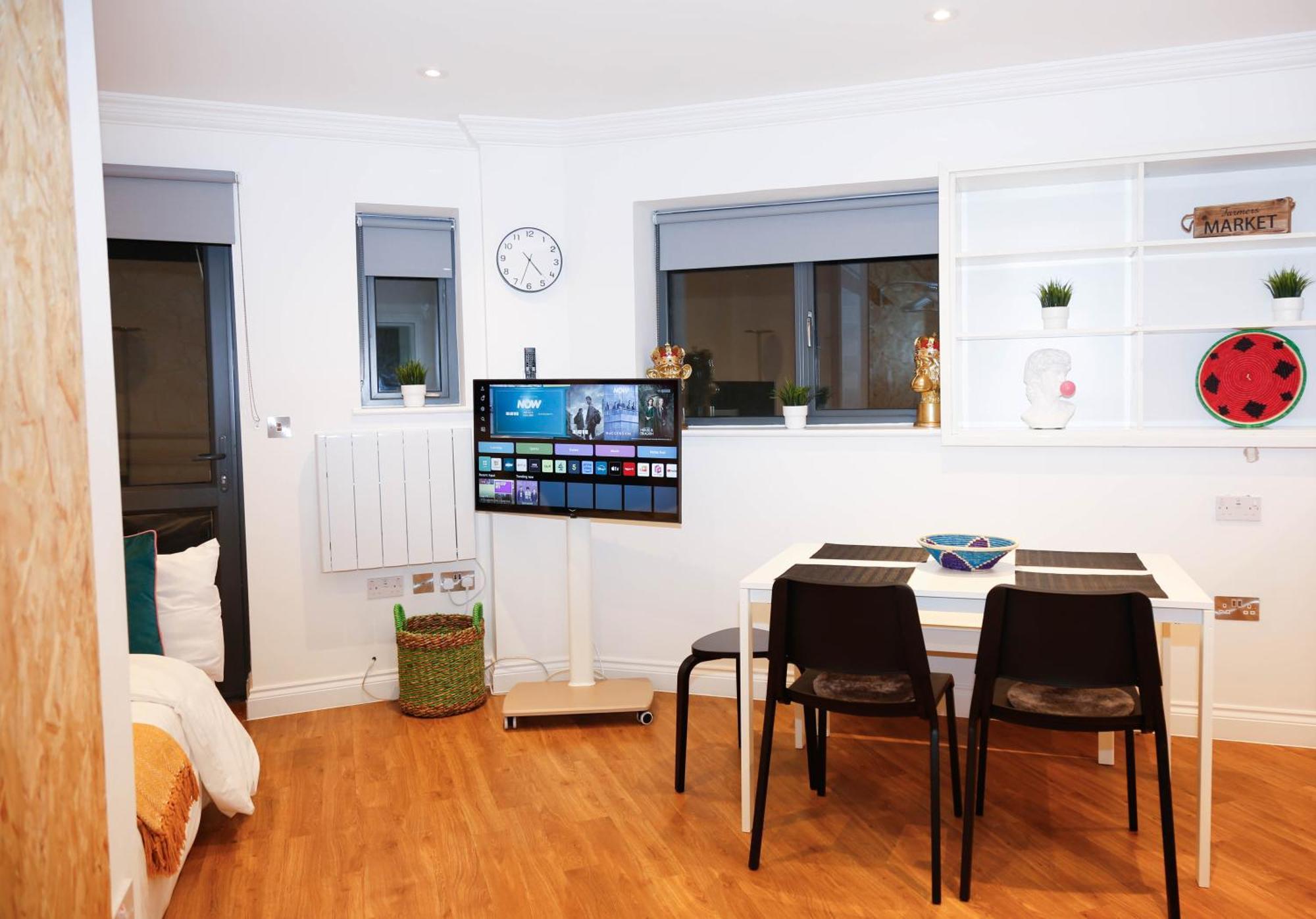 לונדון New Luxury Apartments In Central Location Next To Shops, Cafes, Bars & Metro מראה חיצוני תמונה