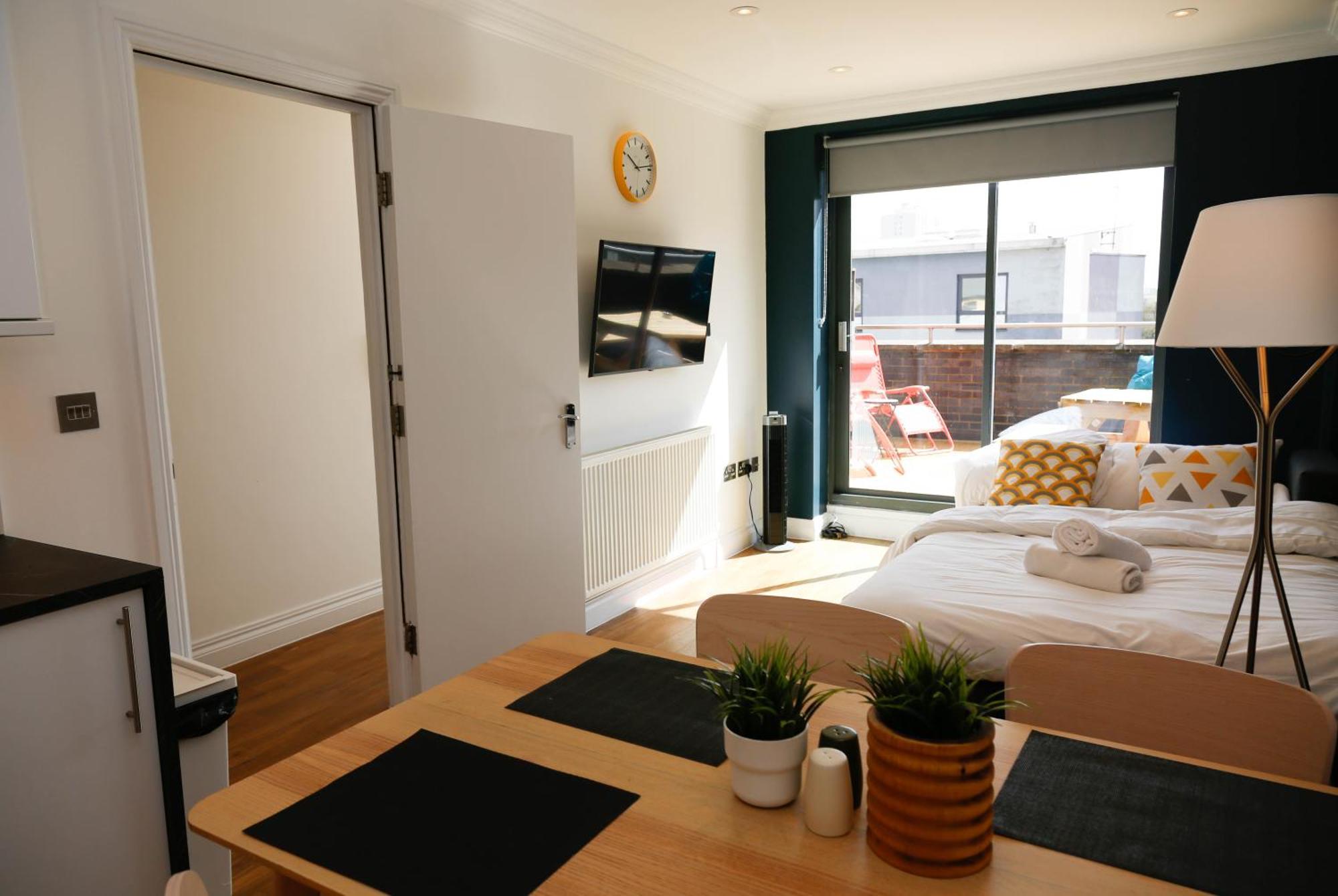 לונדון New Luxury Apartments In Central Location Next To Shops, Cafes, Bars & Metro מראה חיצוני תמונה